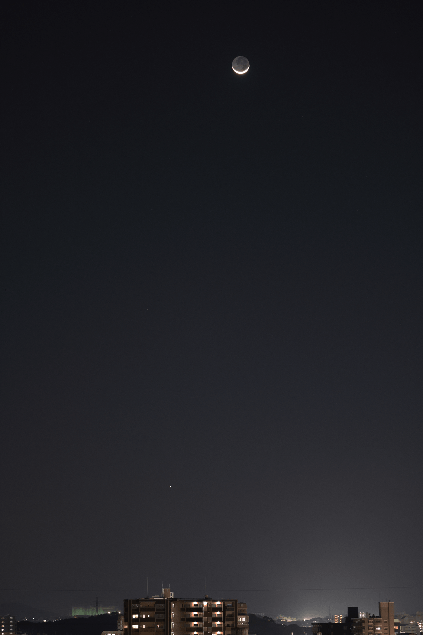 春の三日月